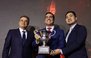 Luis Enrique Villalba, director de Ganadera La Celestina, recibió el premio de mejor lote de carcasas hembras de América del Sur.