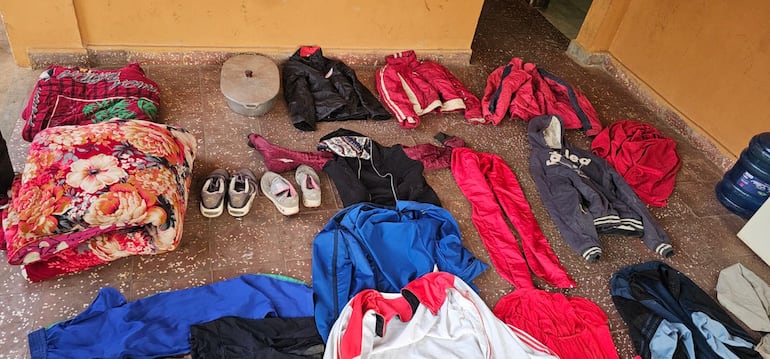 Prendas de vestir que fueron recuperadas durante el procedimiento.