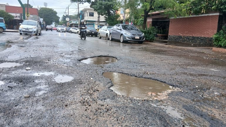 La calle Sportivo Luqueño se encuentra en pésimas condiciones.