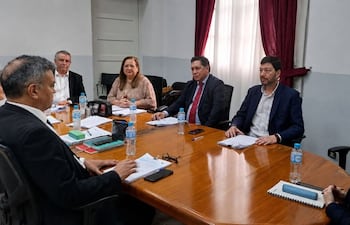 La superintendenta de Jubilaciones y Pensiones, Griselda Mariel Figueredo de Giménez entregó el plan de adecuación institucional.