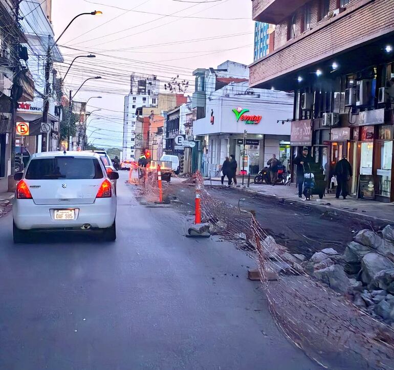 Intervención en la calle Gral. Díaz, frente a Asunción Supercentro.

Foto de la Policía Municipal de Tránsito (PMT) de Asunción.