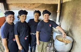 Precaria cocina en una escuela de Arroyos y Esteros.