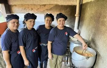 Precaria cocina en una escuela de Arroyos y Esteros.