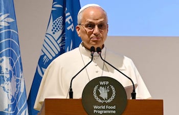 El papa León XIV advirtió a los jóvenes del peligro de la adicción en el uso del teléfono .