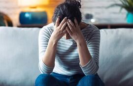 Cuando se sufre de ansiedad se tienen problemas de miedo y preocupación, pensamientos obsesivos, tristeza, problemas de sueño, dificultad de concentración o tener la mente en blanco, tensión muscular, dificultad para respirar, fatiga y dolor, palpitaciones y temblores, náuseas, hormigueos en manos y pies, mayor sensibilidad emocional, aumento de la irritabilidad, inquietud e impaciencia.