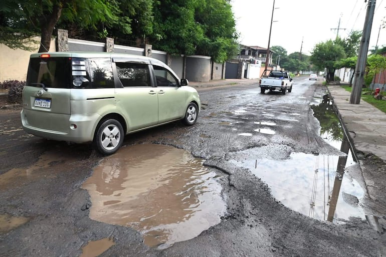 Luis Bello y la crisis vial en Asunción: bacheos “parche” sobre agua servida