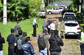 Imágenes de la zona del hallazgo del cuerpo del sargento primero Domingo David Ríos Domínguez, uno de los militares desaparecidos tras ser arrastrados por los raudales en Lambaré.