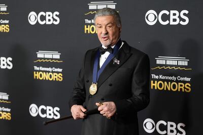 El actor Sylvester Stallone posa en la alfombra roja de los Kennedy Honors este domingo, en el Kennedy Center en Washington (EE.UU.). EFE/ Octavio Guzmán