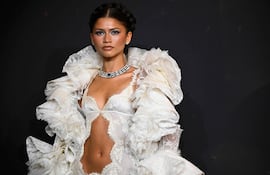 ¡Bella! La actriz estadounidense Zendaya posa durante una sesión fotográfica previa al estreno de la película 'The Odyssey' en el cine Grand Rex de París. (JULIEN DE ROSA / AFP)