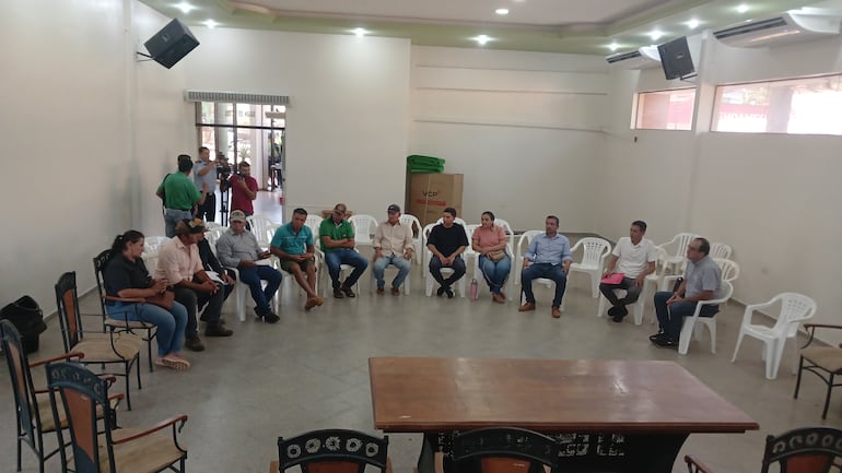 Reunión de representante campesinos con autoridades de la Gobernación.