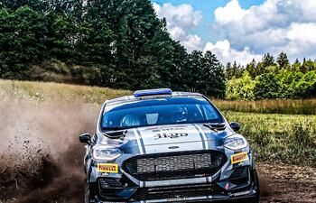 Diego Domínguez Bejarano y Rogelio Peñate, a bordo de un Ford Fiesta Rally3 asistido por el VL X KMS, ya están listos para iniciar otro desafío, esta vez sobre la grava finlandesa.