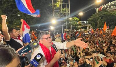 Masiva participación ciudadana en los festejos de la victoria de Daniel Pereira Mujica en Ciudad del Este.