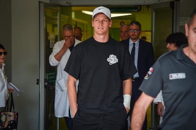 Los estudios médicos no revelaron ningún resultado preocupante, por lo que Jannik Sinner (24 años) retomó este miércoles sus actividades de cara al tercer Grand Slam de la temporada, Wimbledon, que se disputará entre lunes 29 de junio y el domingo 12 de julio.