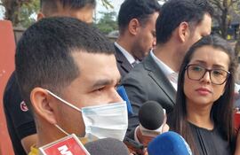 Pablo Jara padre del recién nacido muerto en el hospital de San Pablo.