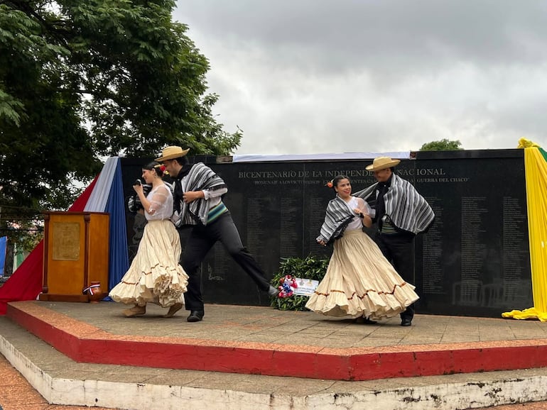 Con talento, creatividad y emoción, los jóvenes rindieron homenaje a través de destacadas presentaciones artísticas.