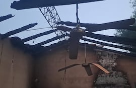 Voraz incendio consumió dos aulas de una escuela rural en Yatytay