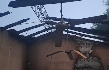 Voraz incendio consumió dos aulas de una escuela rural en Yatytay