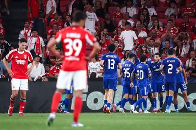 Los jugadores del Qarabag celebran tras marcar un gol durante el partido de fútbol de la Liga de Campeones entre el Benfica y el Qarabag en Lisboa, Portugal. (Liga de Campeones, Lisboa)