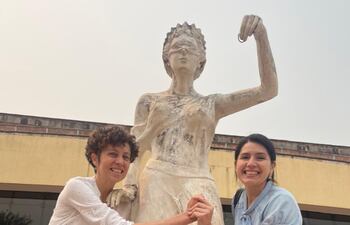 María Glauser y Raquel Aguilar, las dos vecinas que fueron absueltas en un juicio por una querelladas por difamación y calumnia.