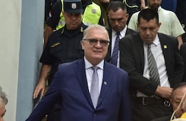 Fiscal general del Estado, Emiliano Rolón, al salir de la misa central de la Basílica de Caacupé.