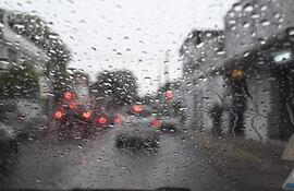 Una leve lluvia cae sobre Asunción desde el mediodía.