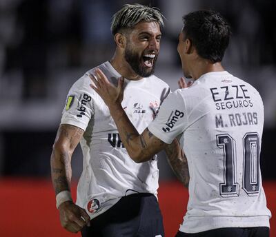 El paraguayo Matías Rojas, futbolista del Corinthians, celebra un gol en el partido ante Botafogo RP por el Estadual Paulista.