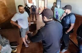 Diego José Cubas Jordán es interrogado por agentes de Senad.