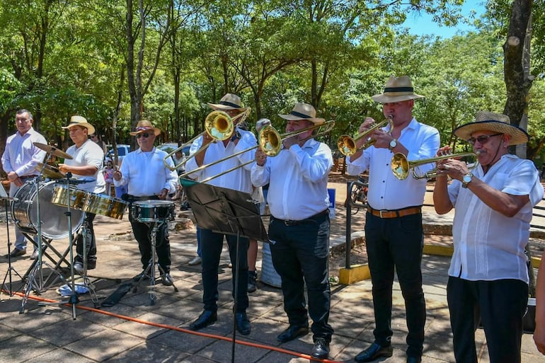 La Virgen de la Candelaria será homenajeada por varios grupos artísticos desde esta tarde.