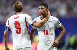 ATLANTA, GEORGIA - JULY 15: Harry Kane #9 and Jude Bellingham #10 of England react after the 1-2 loss during the FIFA World Cup 2026 Semi Final match between England and Argentina at Atlanta Stadium on July 15, 2026 in Atlanta, Georgia. Justin Setterfield/Getty Images/AFP (Photo by Justin Setterfield / GETTY IMAGES NORTH AMERICA / Getty Images via AFP)