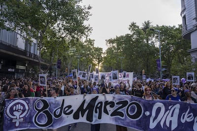 Mujeres marchan en Uruguay por el 8M