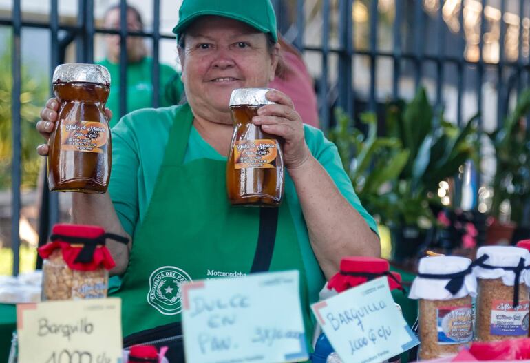 Oferta de dulces caseros en la Feria de la Agricultura Familiar.
