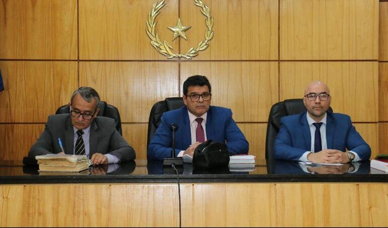 Tribunal Penal de sentencia presidido por el juez Heber Chamorro e integrado por los magistrados Juan Ricardo Gómez y Cristhian Antonio Giménez.
