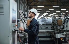 Según el INE, 29.771 industrias registradas generan empleo para 353.031 personas.
