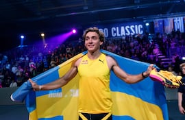 El sueco Armand Duplantis es el rey del salto con garrocha.