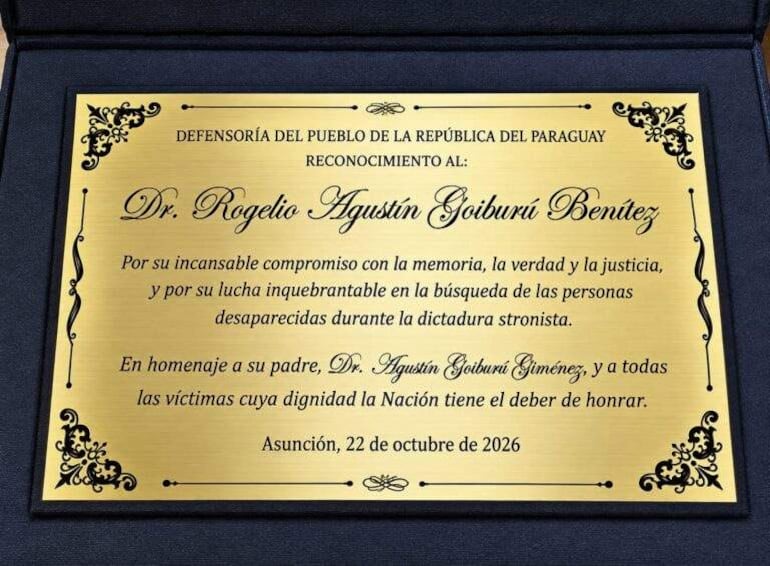 Defensoría Del Pueblo entregó resolución de cobro a Rogelio Goiburú.