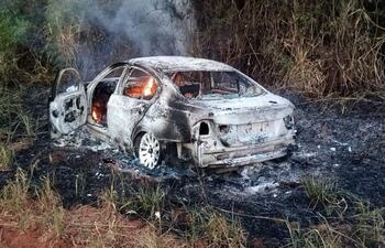 El rodado fue encontrado totalmente incinerado en un camino rural.