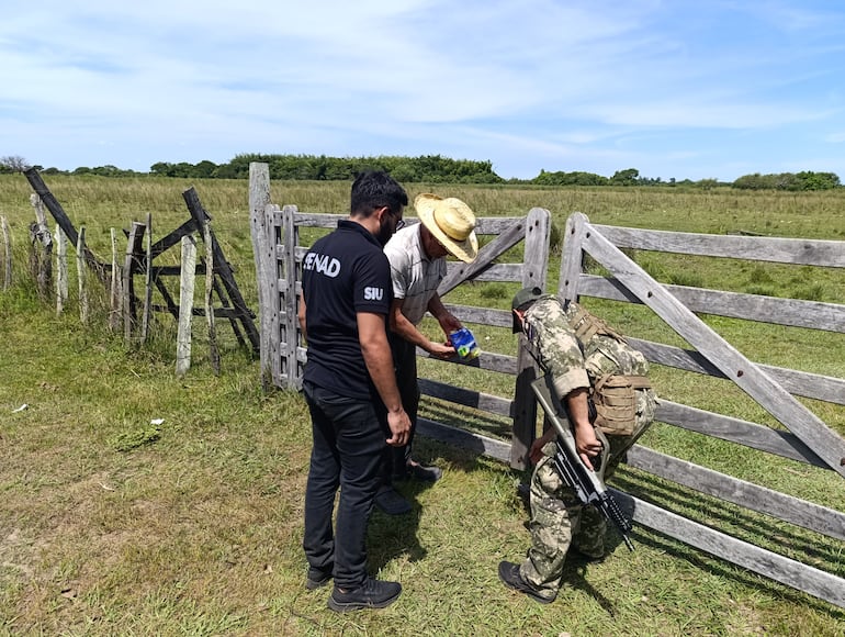 Agentes de Senad y de Fiscalía intervinieron el Aeródromo Municipal local, en febrero de 2025.