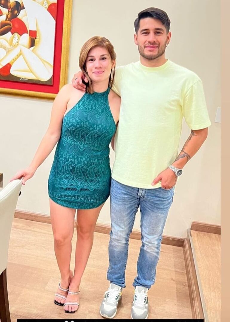 El futbolista Tito Torres con su hermana Thalía. (Captura de la historia de Instagram de Iván Torres)