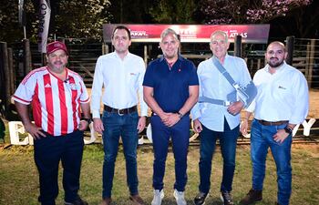 Mario Pereira, de El Rodeo; Manuel Callizo, coordinador Regional de Banca Empresas de Banco Atlas; Darío Giménez, de Agroganadera Pukavy, Carlos Llano, y Andrés Escudero de Banco Atlas.