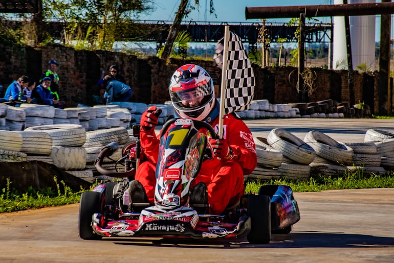 Javier Maciel, Campeón de la categoría Standard.