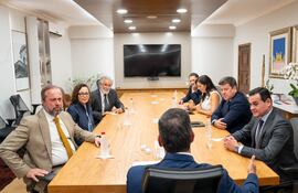 En febrero fue la última reunión de representantes de Brasil con el presidente Santiago Peña y consejeros de Itaipú, para fijar como fecha tope de las negociaciones del Anexo C, el 31 de mayo de este año. Luego de la confirmación del espionaje, las tratativas fueron suspendidas.