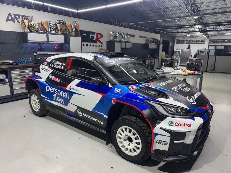Así luce el novísimo Toyota GR Yaris Rally2 de Fau Zaldívar, actual tricampeón sudamericano de la especialidad, que portará el #1 en sus laterales.