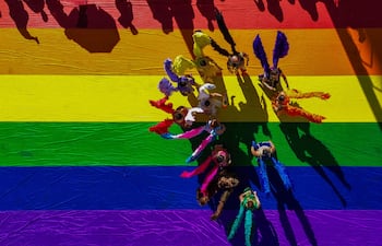 Esta vista aérea muestra a los participantes del 30.º Desfile del Orgullo LGBT en São Paulo, Brasil, el 7 de junio de 2026.