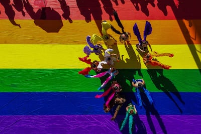 Esta vista aérea muestra a los participantes del 30.º Desfile del Orgullo LGBT en São Paulo, Brasil, el 7 de junio de 2026.