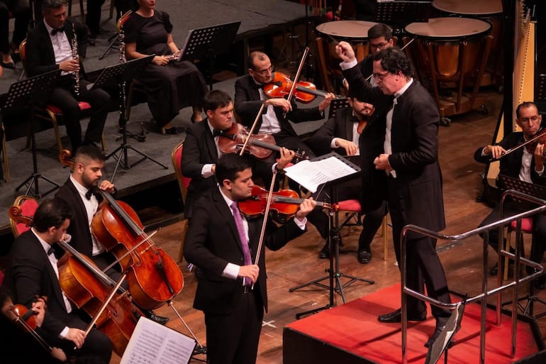 La OSIC bajo la dirección del maestro Diego Sánchez Haase tuvo una magistral actuación.