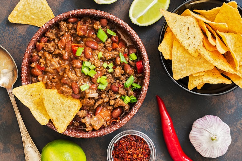 Chili con carne y nachos.