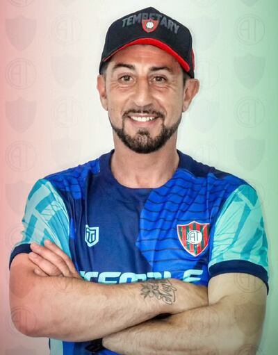 Cristian Leonel Díaz (47 años), director técnico del Atlético Tembetary.