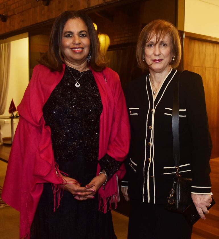 Luz Arrendo y Adriana Cabello.
