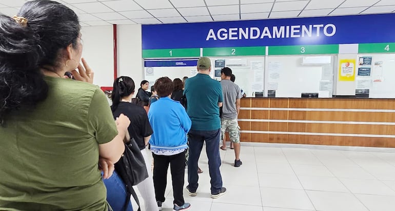 El agendamiento en los servicios del IPS, son una "burla total" denuncian los asegurados. 