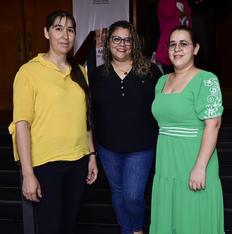 Mercedes Chaparro, Ana Cristaldo y Myriam Rodas.